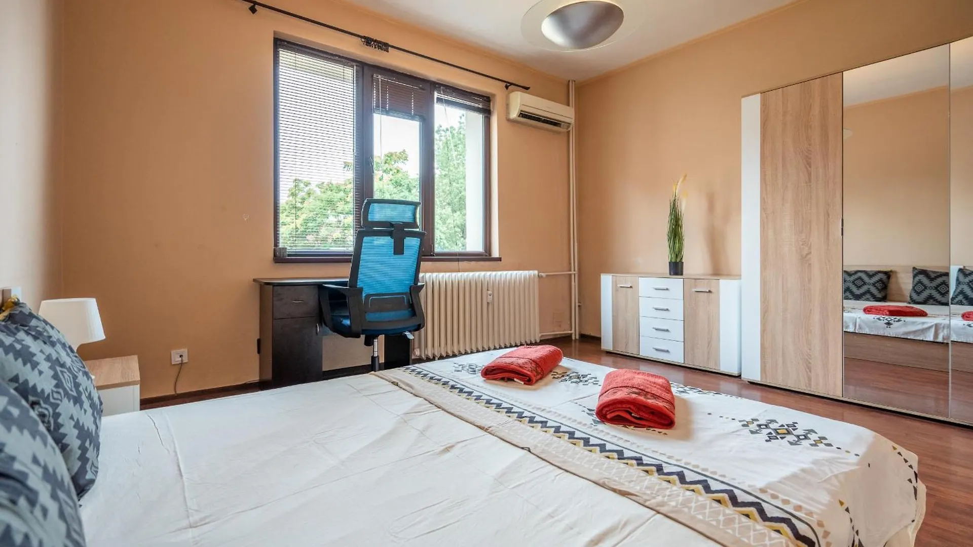 2Bdr Retro Coziness Apartment Sofia
