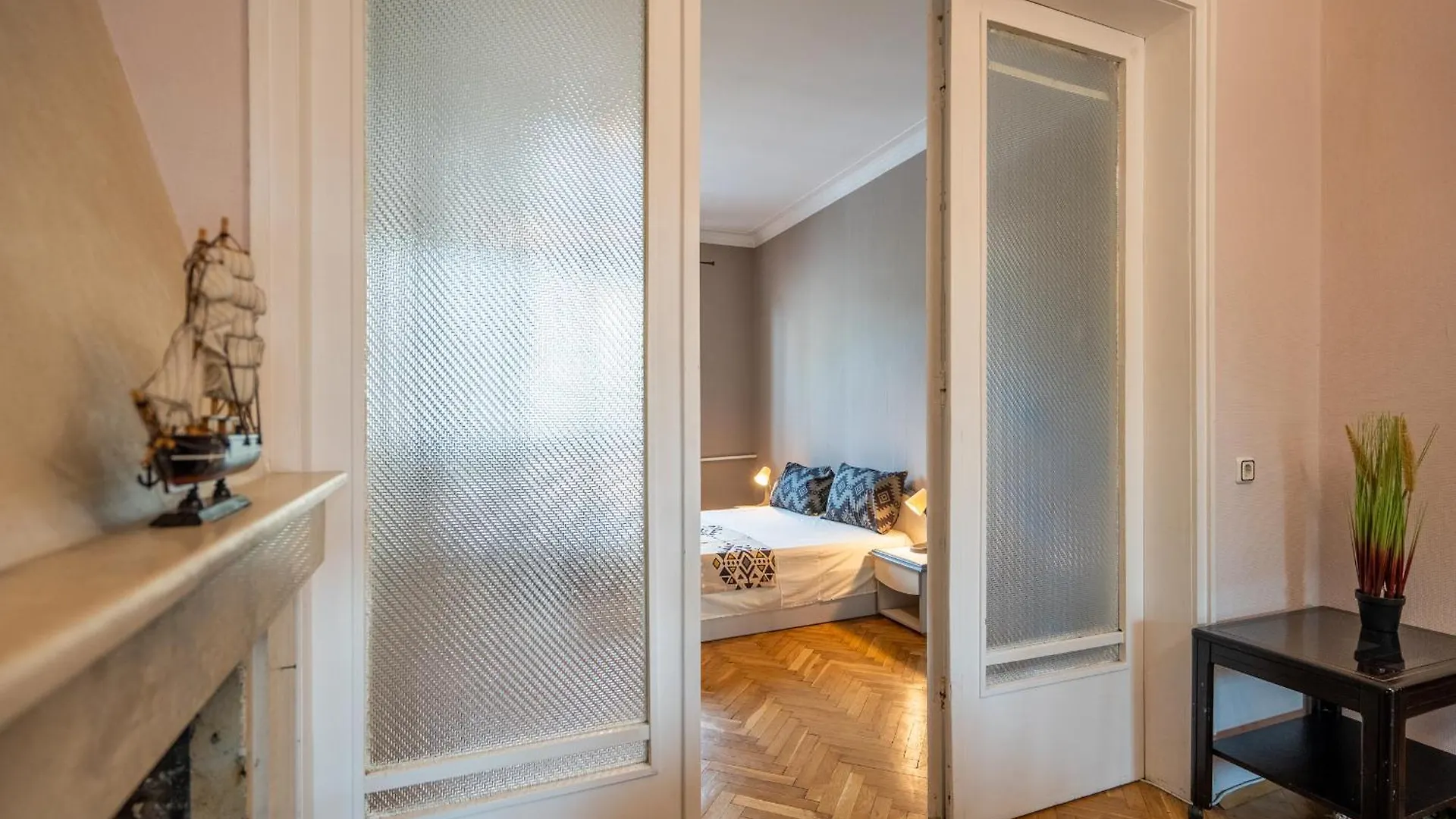 2Bdr Retro Coziness Apartment Sofia