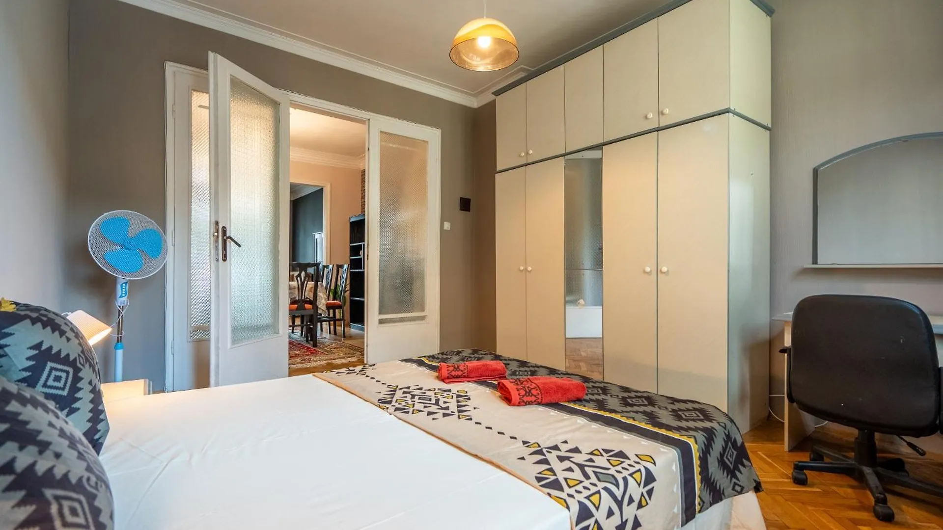 2Bdr Retro Coziness Apartment Sofia
